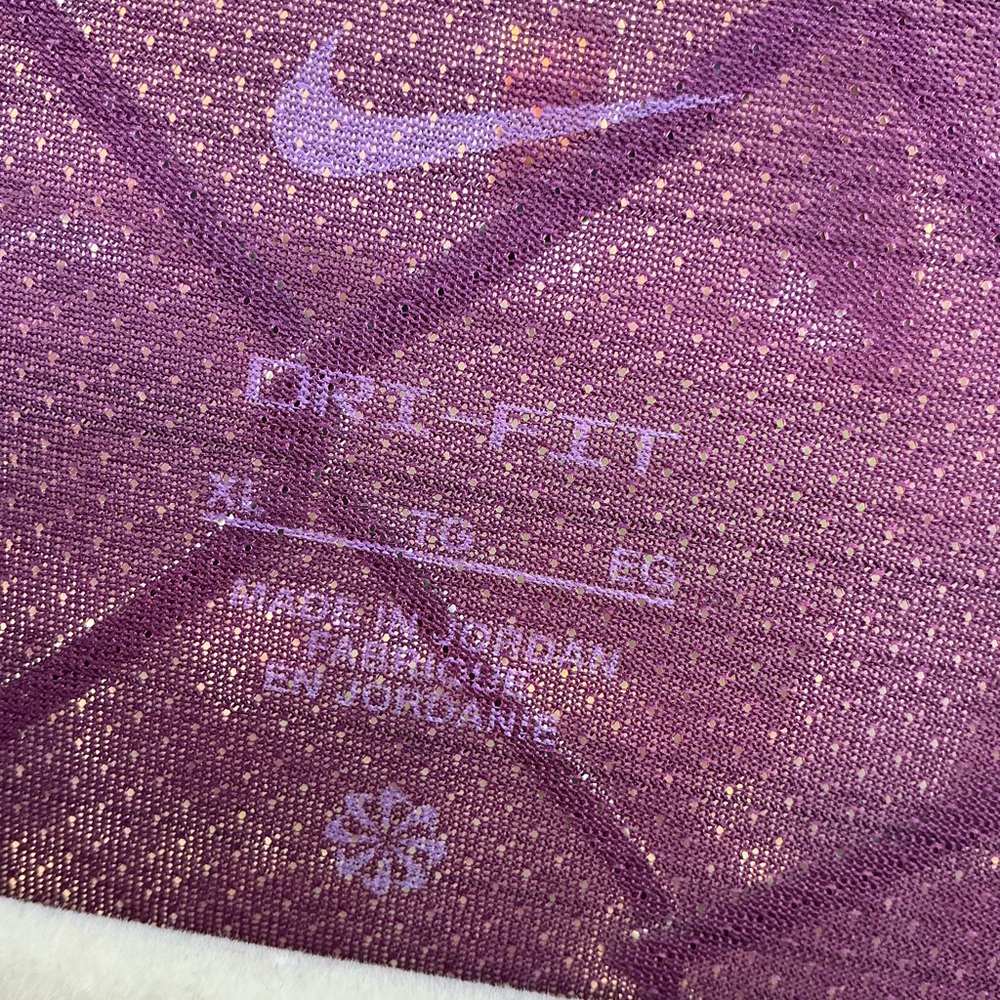 Nike maroon Athletic Shirt - Picture 2 of 4